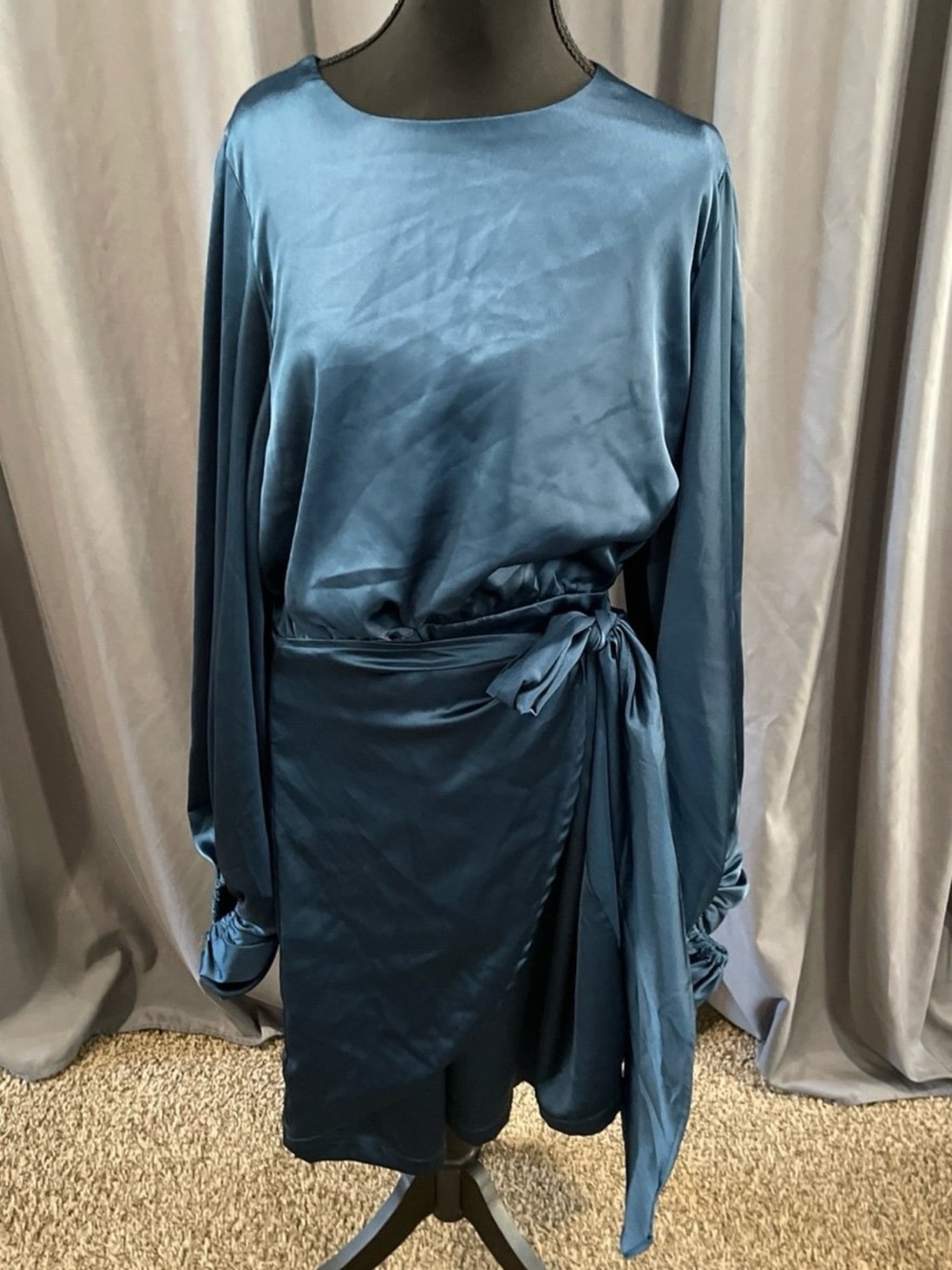 petal and pup Opal tie waist longsleeve satin mini dress size 16